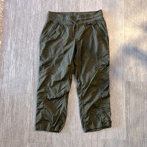 The North Face Aphrodite Capris, Size M